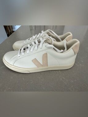 NEW, VEJA ESPLAR SNEAKERS, LEATHER, WHITE & CAMEL
